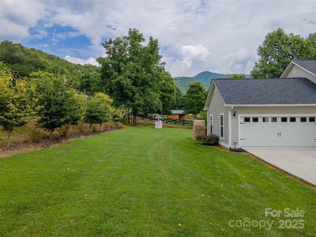 view of yard with a mountain view