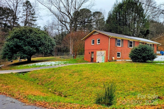 view of outdoor structure with a yard