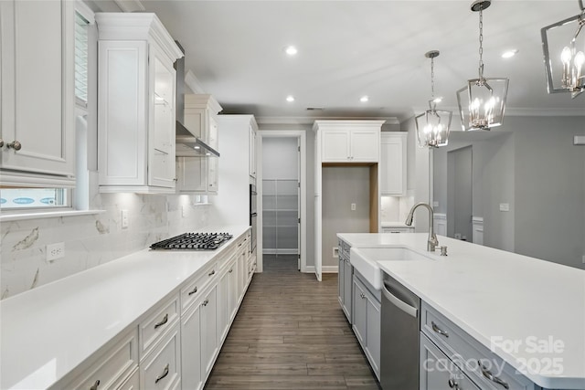 9657 Liberty Hill Dr, Mint Hill, NC 28227 - kitchen featuring appliances with stainless steel finishes, a sink, a chandelier, dark wood-style floors, and recessed lighting