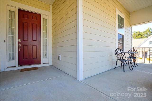 entrance to property featuring covered porch