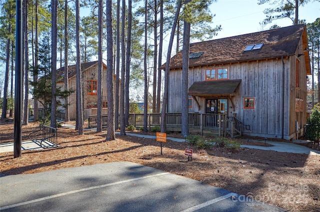 view of front of property