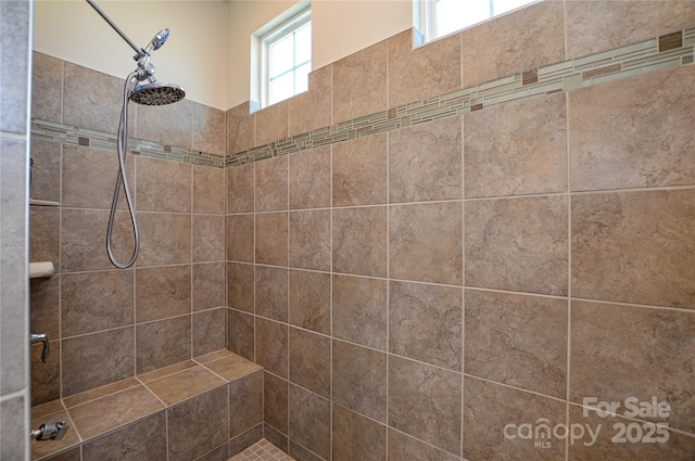 bathroom featuring a tile shower