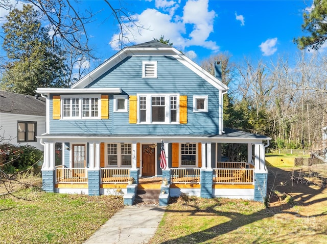 view of front facade featuring a front yard and a porch