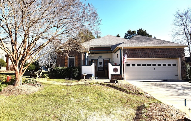 view of front facade featuring a garage and a front yard