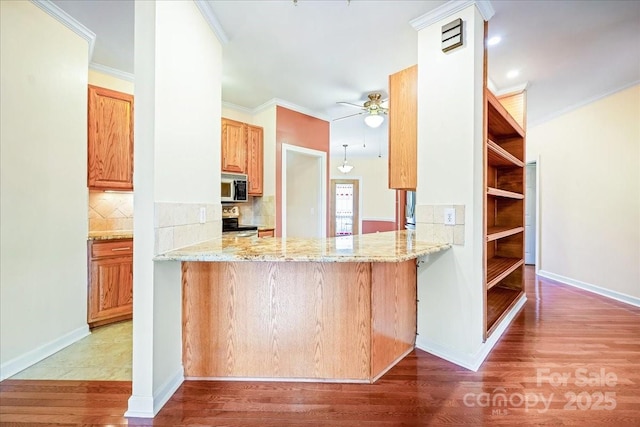 kitchen featuring wood finished floors, electric range, crown molding, and white microwave