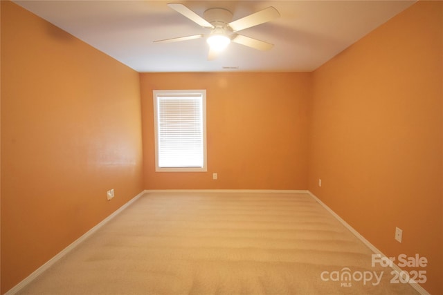 unfurnished room featuring carpet flooring and ceiling fan