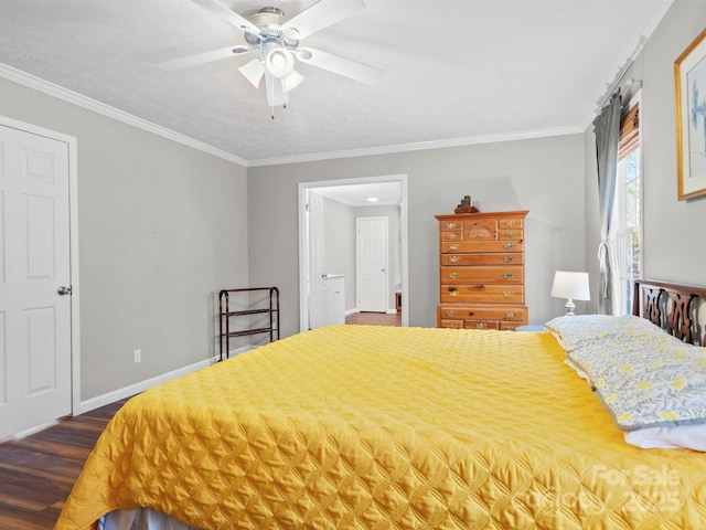 bedroom featuring ceiling fan, a textured ceiling, dark hardwood / wood-style floors, and crown molding