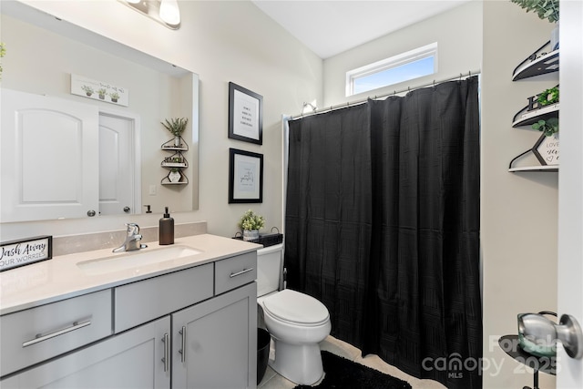 bathroom with a shower with curtain, vanity, and toilet