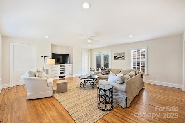 living room with ceiling fan, recessed lighting, visible vents, baseboards, and light wood-type flooring