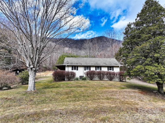 view of front facade with a front lawn and a mountain view