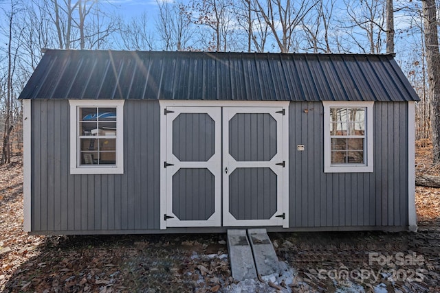 view of outbuilding