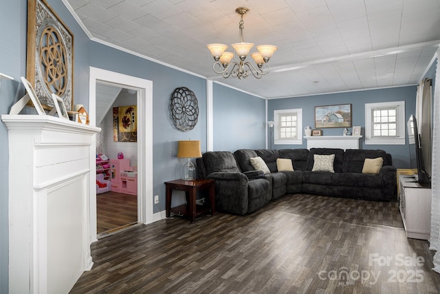 living room with dark wood-type flooring, crown molding, and an inviting chandelier