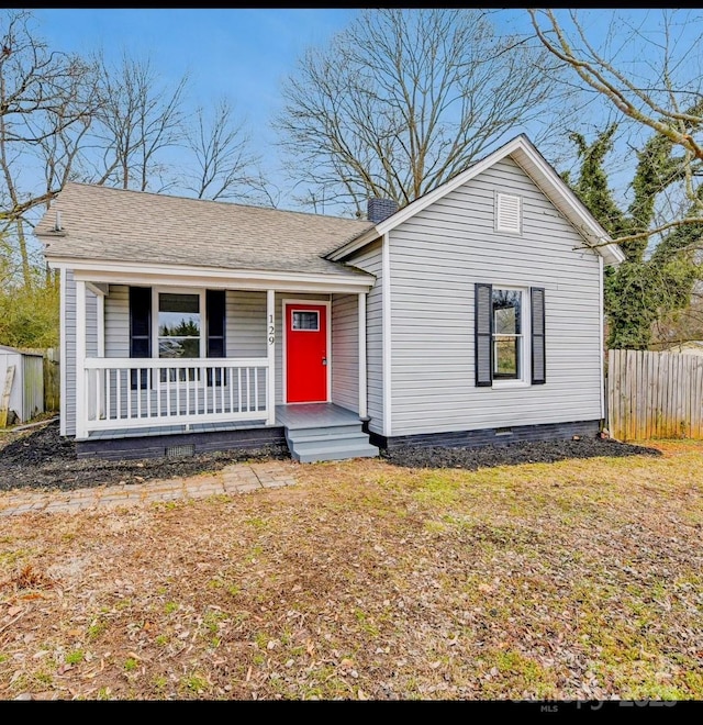 view of front of house featuring covered porch and a front yard