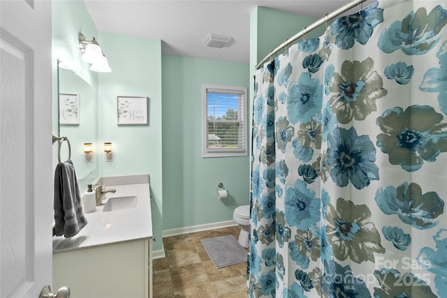 bathroom with toilet, a shower with shower curtain, and vanity