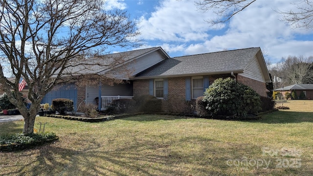 ranch-style home with a front yard