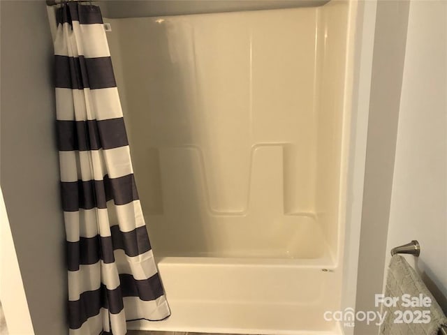 bathroom with shower / tub combo