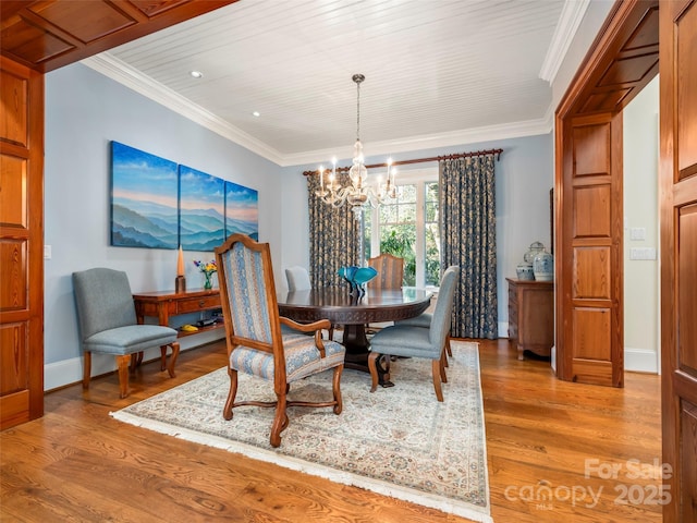 dining room featuring an inviting chandelier, crown molding, and light hardwood / wood-style floors