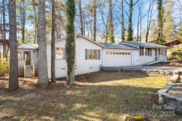 view of front of home with a garage and a front yard