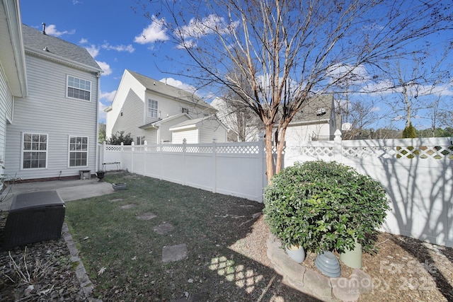 view of yard featuring a patio