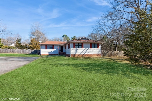 ranch-style house featuring a front lawn