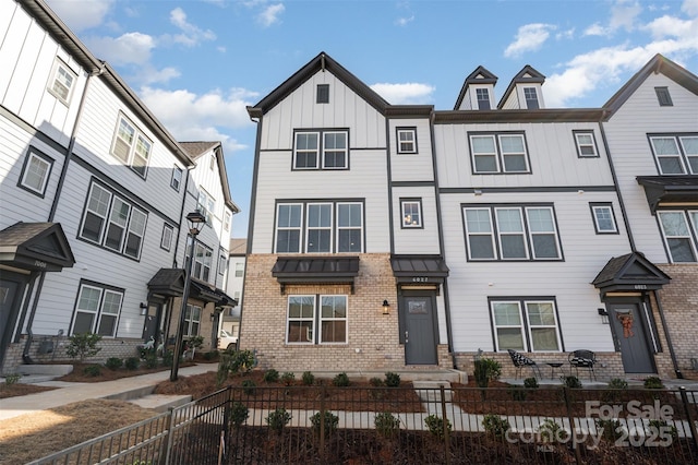 6027 Towering Oaks Dr, Charlotte, NC 28205 - view of townhome / multi-family property