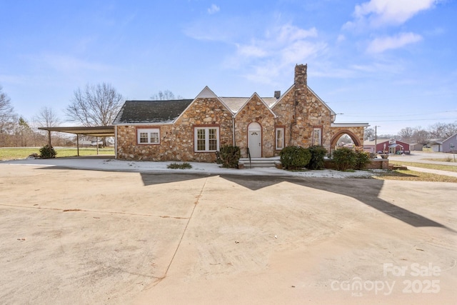 view of front of home featuring a carport