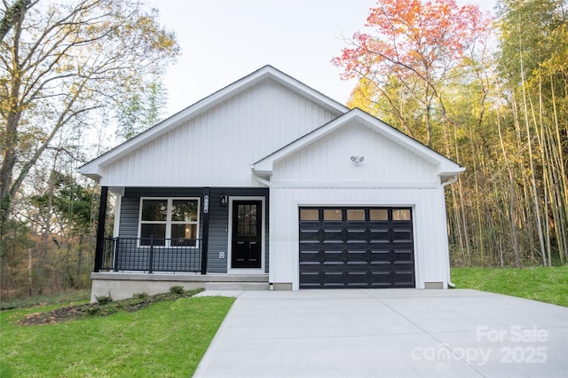 modern farmhouse featuring a garage, a front lawn, and a porch