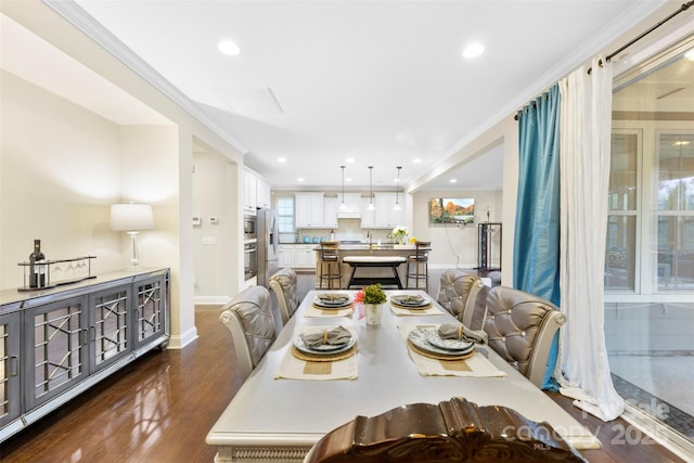 dining area with dark wood-style floors, recessed lighting, crown molding, and baseboards