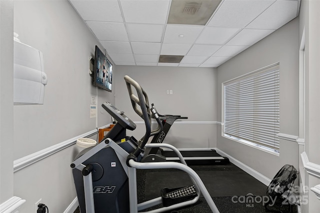 workout room with a drop ceiling