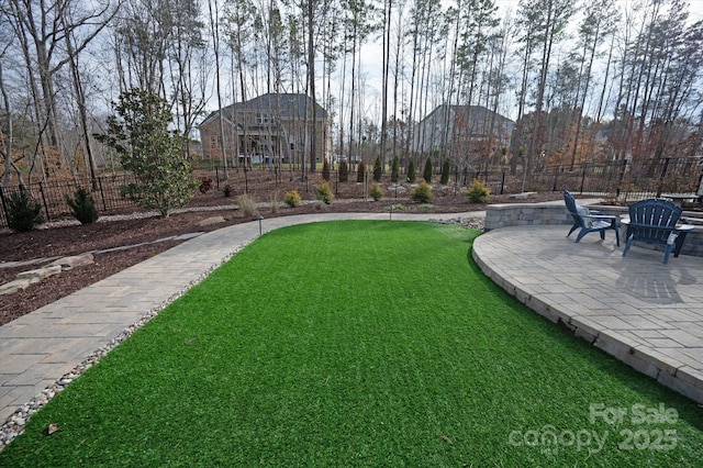 view of yard featuring a patio