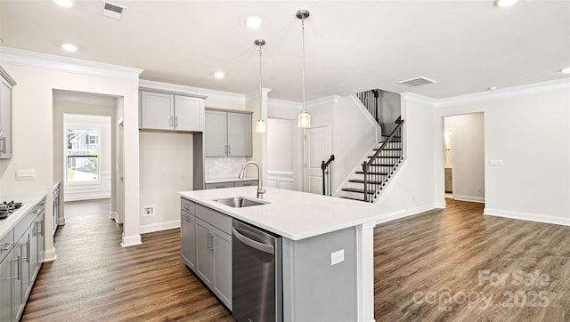 kitchen with dishwasher, an island with sink, sink, hanging light fixtures, and gray cabinets