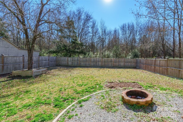 view of yard featuring a fire pit