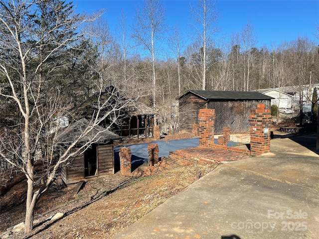 view of front of property with a storage unit