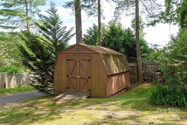 view of outbuilding featuring a lawn