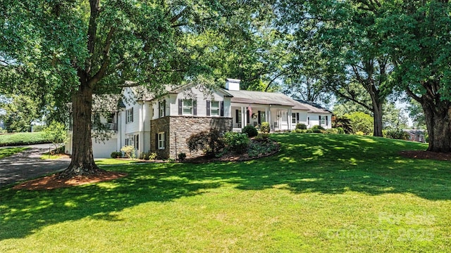 view of front of home with a front lawn