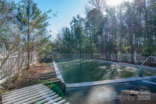 view of swimming pool