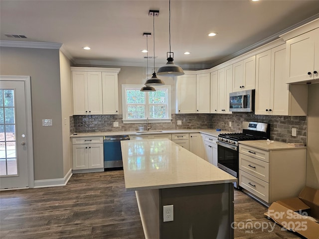 609 Shiloh Unity Rd, Lancaster, SC 29720 - kitchen featuring stainless steel appliances, a sink, crown molding, a kitchen island, and dark wood-type flooring