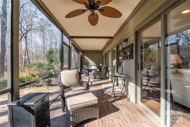 sunroom with ceiling fan