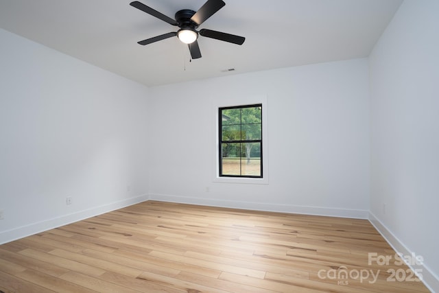 empty room featuring light hardwood / wood-style floors and ceiling fan