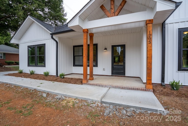 property entrance with covered porch