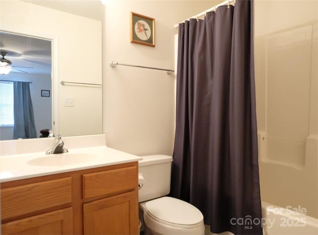 full bathroom featuring toilet, vanity, ceiling fan, and shower / bath combo