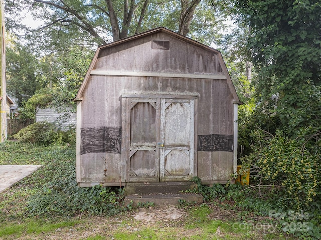 view of outbuilding