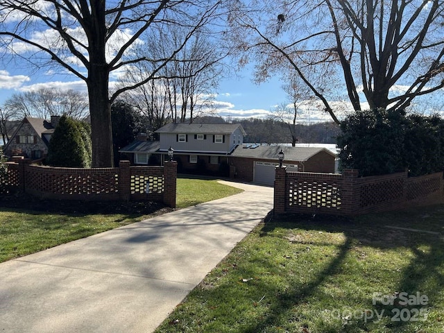 view of yard with a garage