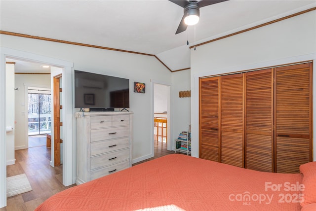 unfurnished bedroom with ceiling fan, vaulted ceiling, crown molding, light hardwood / wood-style flooring, and a closet