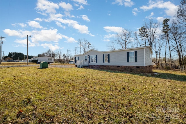 view of front of home featuring a front lawn