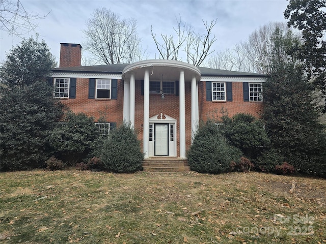 view of front of house with a front yard