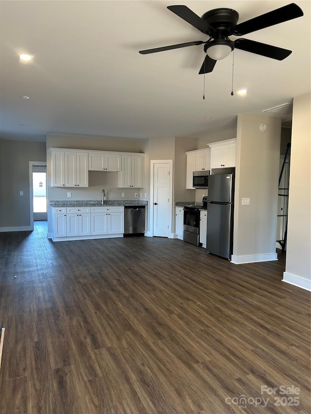 kitchen with ceiling fan, dark hardwood / wood-style floors, sink, stainless steel appliances, and white cabinets