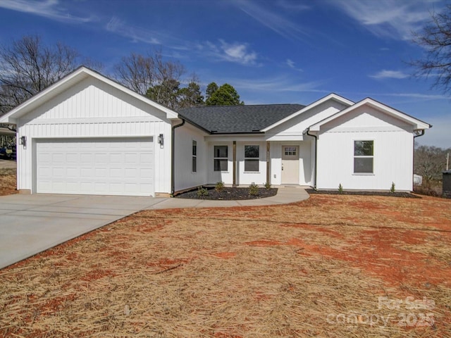 view of front of house featuring a garage