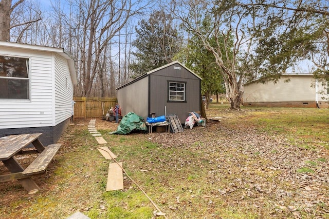 view of yard with a storage unit