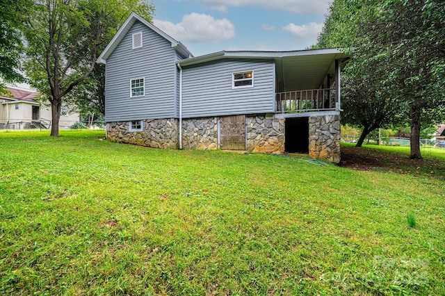 exterior space featuring a yard